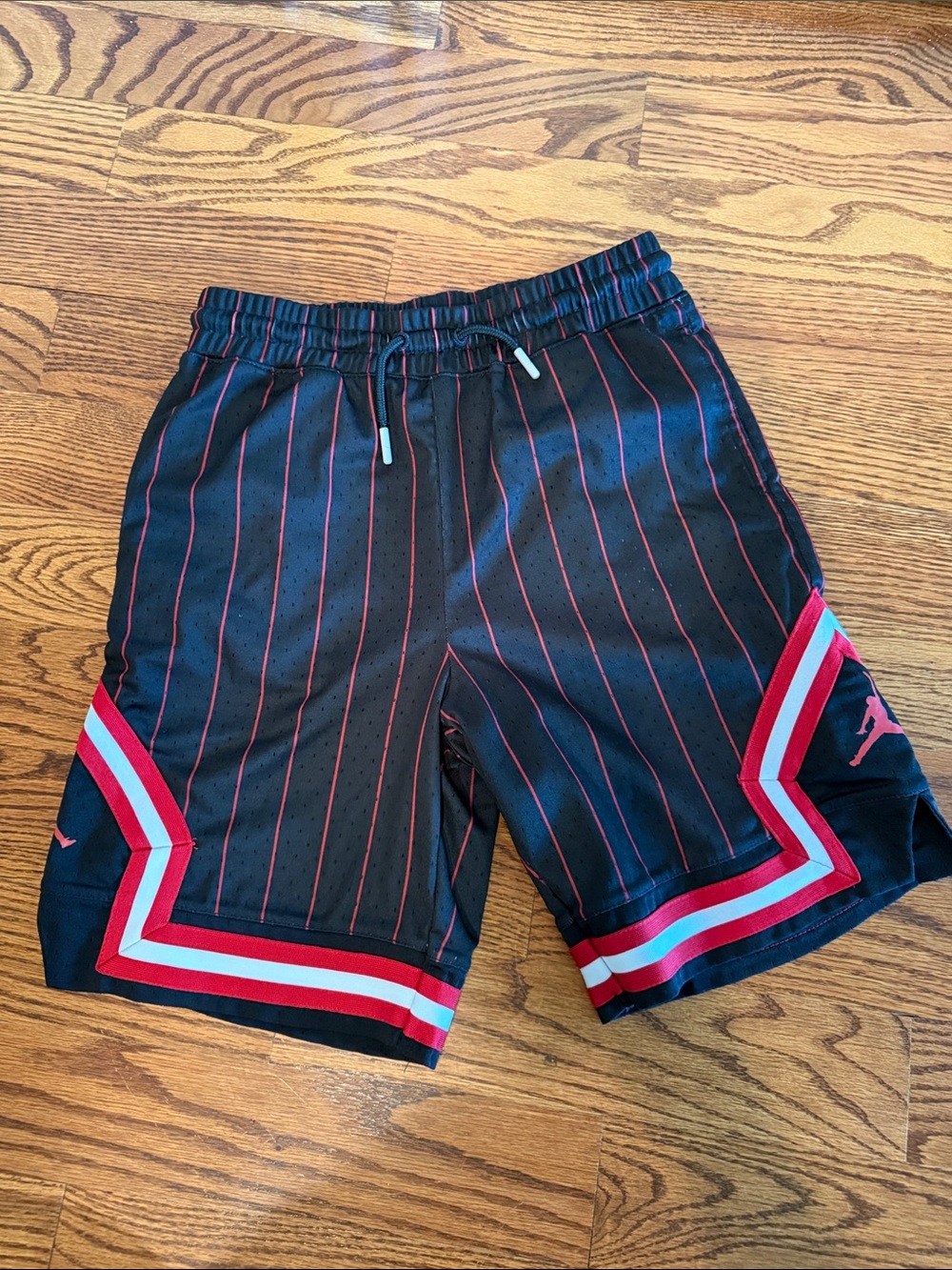 Youth Nike drawstring shorts with pockets